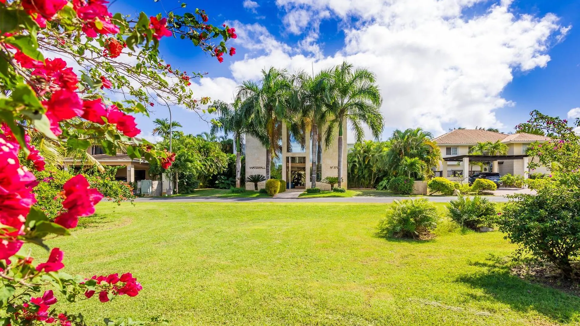 Luxury Rentals In Punta Cana - Exclusive Waterfall Villa With Private Pool, Bbq, Maid, Golf Den Dominikanske Republik